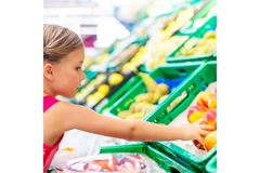 Image Girl in a supermarket.